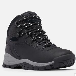 NIB Women's Newton Ridge Plus Waterproof Hiking Boot - Wide Size 10.5